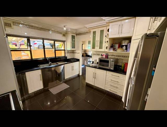 4 BEDROOM HOUSE FOR SALE IN MERRIVALE